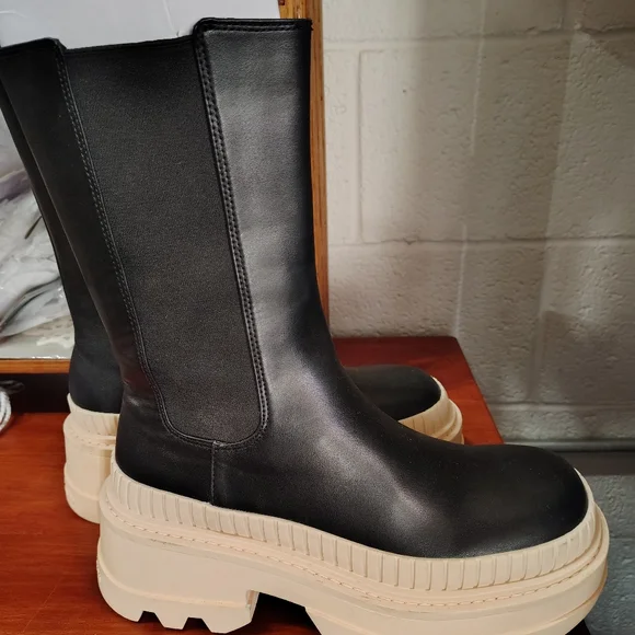 Charles and Keith platform boots size 39 - Picture 4 of 4